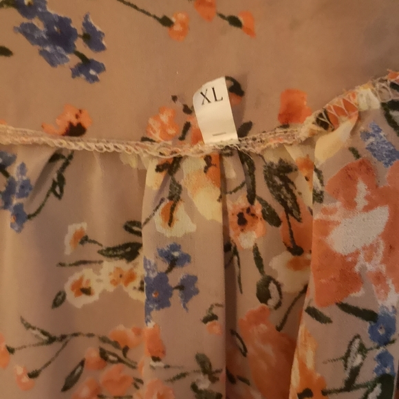 Lightweight Floral Kimono - Picture 2 of 4